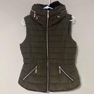 YMI Collection Olive Green Puffer Vest Size Small